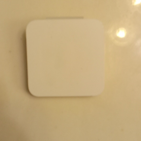 APPLE Stock earbude.NIB.white in original case!iPhone Only. - Picture 2 of 6